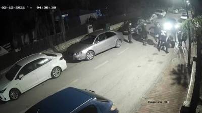 Видео: шестеро жителей юга Израиля жестоко избили мужчину в ответ на просьбу не шуметь - vesty.co.il - Израиль