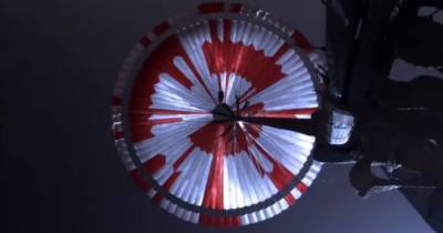 На парашюте марсохода Perseverance нашли закодированное послание - focus.ua