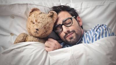 Александр Мельников - Почему нужно спать после прививки против COVID-19? — отвечает врач-сомнолог - 5-tv.ru - Россия