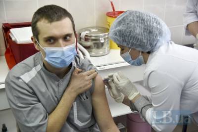 Максим Степанов - Евгений Горенко - В Украине начали вакцинацию против коронавируса - real-vin.com - Украина - Черкассы
