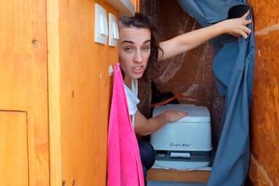 Женщина за три дня бросила семью ради жизни в фургоне после странного знакомства - lenta.ru - Испания