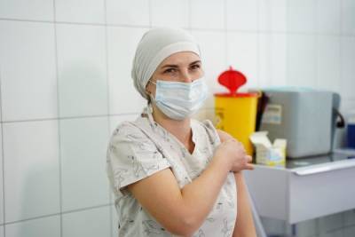 Сколько украинцев получили прививки против коронавируса в первый день вакцинации - 24tv.ua
