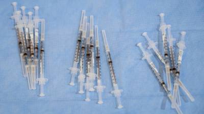 Pfizer и BioNTech проведут испытания третьей дозы вакцины от COVID-19 - russian.rt.com