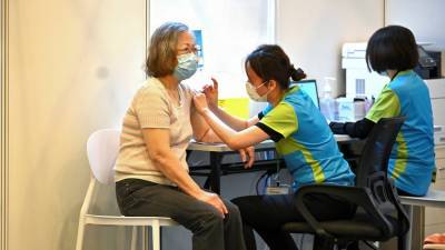 Китай одобрил для применения ещё две собственные вакцины от COVID-19 - russian.rt.com - Китай