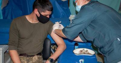 Украинских военных на Донбассе начали вакцинировать от COVID-19 (фото) - focus.ua