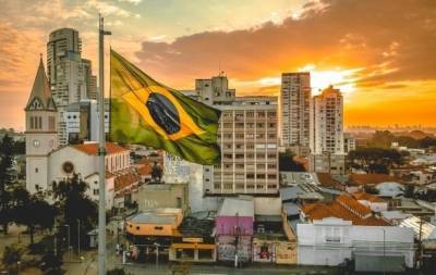 Критический уровень заболеваемости: в столице Бразилии вводят локдаун - unn.com.ua - Киев - Бразилия - Бразилиа