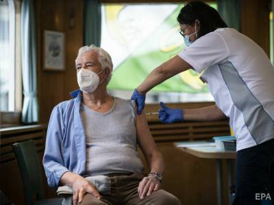 В Швейцарии после вакцинации препаратом Pfizer/BioNTech и Moderna умерли 16 пенсионеров - gordonua.com - Швейцария