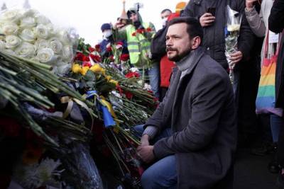 Илья Яшин - Борис Немцов - Илья Яшин заявил, что марш памяти Немцова может пройти осенью - znak.com