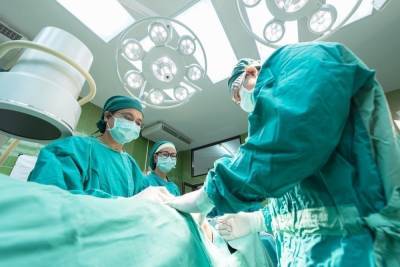 Пациентку трансплантологов погубил коронавирус: заразился и хирург - mk.ru