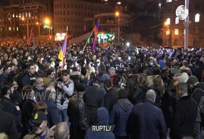 Серж Саргсян - Левон Тер-Петросян - Три демонстрации политических противников пройдут в Ереване в понедельник, 1 марта - argumenti.ru - Армения - Ереван