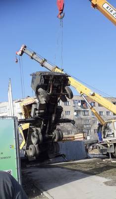 Возле “Дубовки” на стройплощадке упал кран, – ФОТО - inform.zp.ua