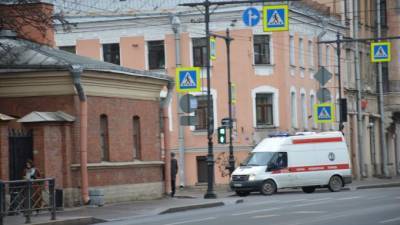 Число обратившихся за медпомощью пациентов с COVID-19 в Петербурге снизилось на 58,66% - piter.tv - Санкт-Петербург