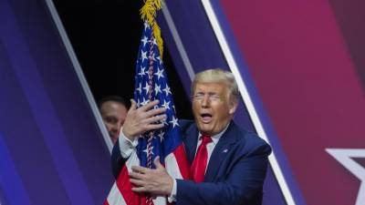 Владимир Зеленский - Американский ребус: золотой Трамп и нацистский символ - vesti.ru - Вашингтон - штат Флорида