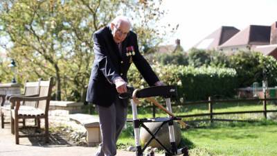 Томас Мур - Герой Британии 100-летний Том Мур умер от заражения коронавирусом - svoboda.org - Англия