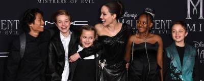 Анджелина Джоли - Анджелина Джоли рассказала об отношениях с детьми - runews24.ru - Англия - Намибия