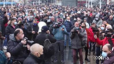 В Загребе прошла массовая акция протеста против ограничений, введенных из-за коронавируса - piter.tv - Загреб - Хорватия