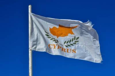 Россиянам придётся соблюдать двухнедельную изоляцию при въезде на Кипр - aif.ru - Россия - Кипр