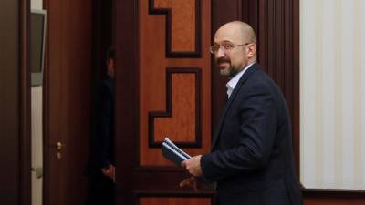 Денис Шмыгаль - Шмыгаль заявил о сохранении карантина на Украине до конца апреля - russian.rt.com