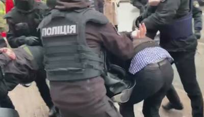 Киев трясет: на улицы вывели Нацгвардию и полицию - начались стычки с протестующими - ukrainianwall.com - Украина - Киев