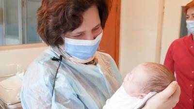 Путь к выздоровлению был непростой: во Львове выписали младенца, родившегося с COVID-19 - 24tv.ua - Львов