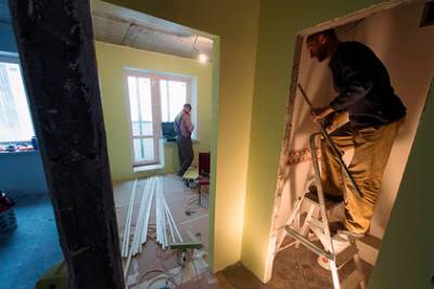 Подсчитаны траты россиян на ремонт в своей квартире - lenta.ru - Санкт-Петербург - Москва