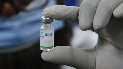 Евросоюз признал недоработки при производстве вакцин от COVID-19 - iz.ru - Евросоюз - Израиль - деревня Ляйен Считает