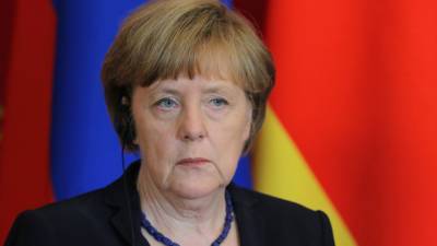 Ангела Меркель - Меркель выбрала жизнь с сединой в волосах в условиях карантина в Германии - riafan.ru - Берлин