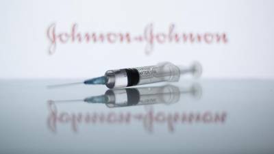 Johnson & Johnson направила запрос на одобрение вакцины от COVID в США - iz.ru - Сша - Израиль