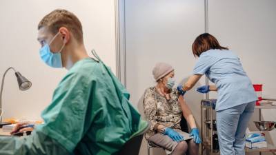 Более 1,5 млн жителей Польши вакцинировались от COVID-19 - russian.rt.com - Польша