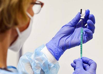 Томас Мур - Битва за вакцину: Европа проигрывает борьбу с коронавирусом - tvc.ru - Англия