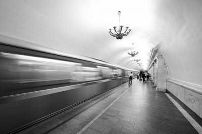 На московской станции метро мужчина угрожал покончить с собой - argumenti.ru - Москва - Московская обл.