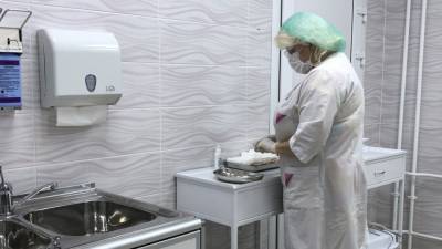 Медики в России зарегистрировали 16 627 новых пациентов с коронавирусом за сутки - newinform.com - Россия - Оперштаб