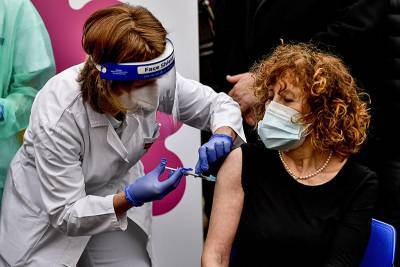 Число привившихся от коронавируса в мире превысило количество заболевших - tvc.ru - Сербия - Чехия - Босния и Герцеговина