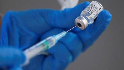 Жителю Сингапура по ошибке ввели пятикратную дозу вакцины от COVID-19 - iz.ru - Сингапур - Израиль