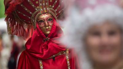Без туристов денег нет: Венецианский карнавал ушел в онлайн - vesti.ru