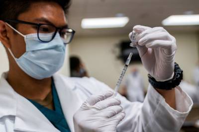 В Сингапуре медику ввели пятикратную дозу вакцины от коронавируса: к чему это привело - 24tv.ua - Сингапур