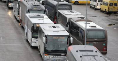 Инфицированные Covid-19 пассажиры ехали в автобусах Рига-Олайне и Рига-Резекне - rus.delfi.lv - Рига