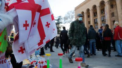 Тбилисцы протестуют против коронавирусных ограничений - vesti.ru - Грузия - Тбилиси