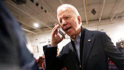 Джон Байден - Байден пообщался с безработной жительницей Калифорнии по телефону - golos-ameriki.ru - штат Калифорния