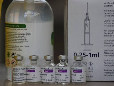 СМИ сообщили о недостаточной эффективности вакцины AstraZeneca против штамма из ЮАР - m24.ru - Юар
