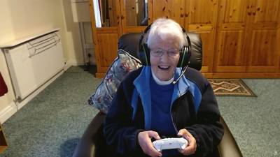 Бабушка и внук стали близки как никогда, благодаря видеоиграм и Xbox Series X - 24tv.ua - Англия