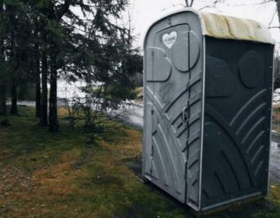 Эстонец украл уличный туалет и избежал наказания - argumenti.ru - Эстония - Латвия