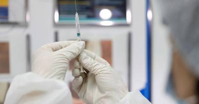 Звели Мкхизе - ЮАР отказалась от вакцины AstraZeneca после статьи в FT - ren.tv - Юар