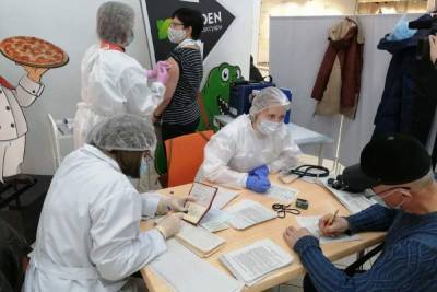 В торговом центре Йошкар-Олы продолжается вакцинация от COVID-19 - mk.ru - республика Марий Эл