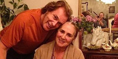 Звезда 70-х. Жена певца Энгельберта Хампердинка умерла от коронавируса - nv.ua - Украина - Лос-Анджелес