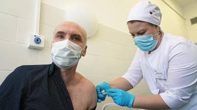 Михаил Мурашко - Мурашко заявил о готовности более половины россиян вакцинироваться от COVID-19 - iz.ru - Россия