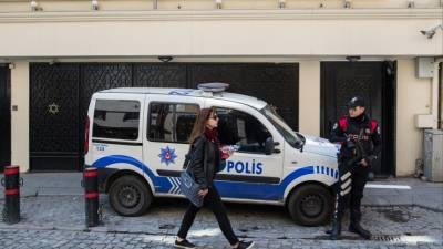 В Турции мужчина пытался убить начальника слюной больного COVID-19 - 5-tv.ru - Турция