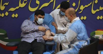 Хасан Рухани - Россия - В Иране стартовала вакцинация от COVID-19: российской "Спутник V" первым привили сына главы МОЗ - tsn.ua - Иран - Тегеран