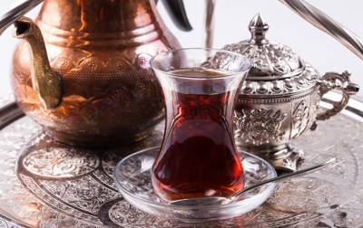 Ибрагим Унверди - Мужчина подливал начальнику в чай слюну больного COVID-19 - korrespondent.net - Турция
