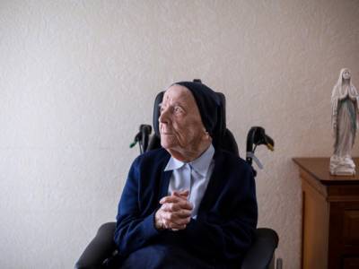 монахиня Андре - Во Франции 116-летняя монахиня выздоровела после COVID-19 - unn.com.ua - Франция - Украина - Киев
